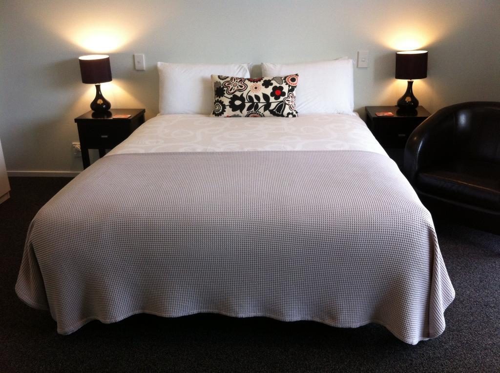 Darfield Motel 4*